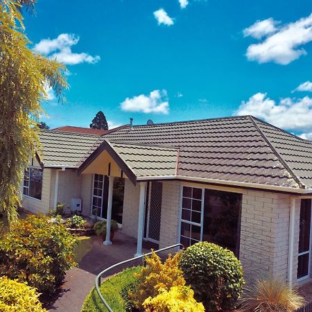 Tui House Villa Taupo Bagian luar foto